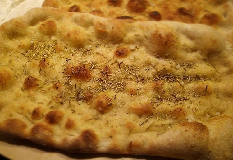 Блюда итальянской кухни в Риме - Пицца бьянка