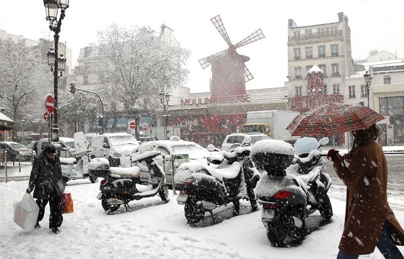 Зимний Париж, Мулен Руж в снегу