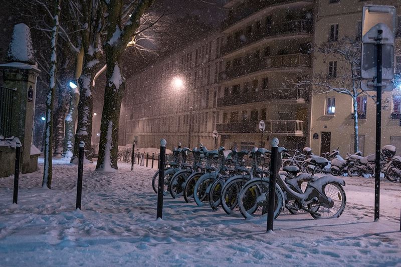 Ночной Париж зимой