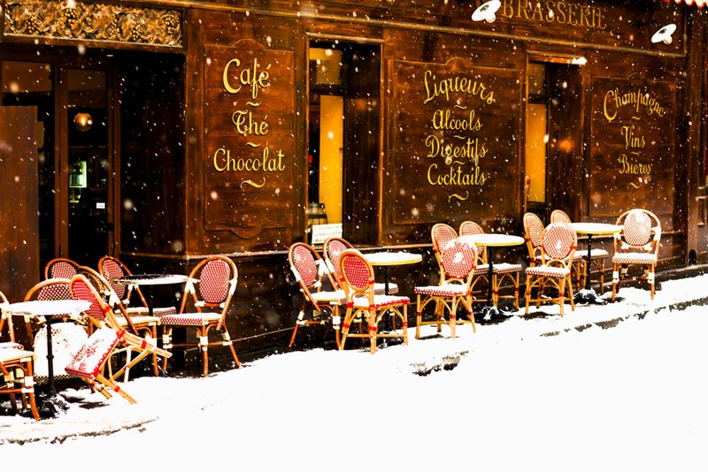 парижское кафе зимой