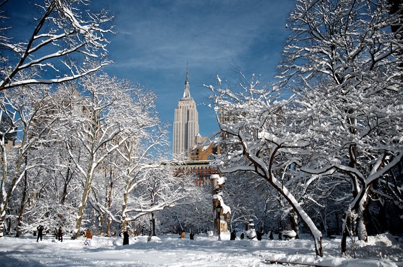 Нью-Йорк зимой снег в большом городе  (14)