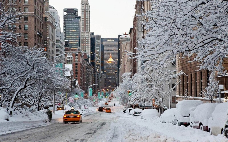 Нью-Йорк зимой снег в большом городе  (2)