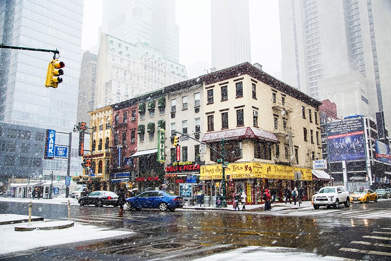 Нью-Йорк зимой снег в большом городе  (21)