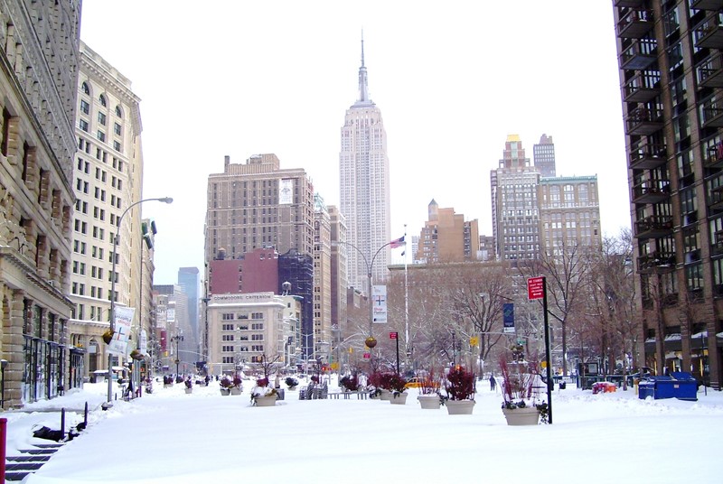Нью-Йорк зимой снег в большом городе  (8)