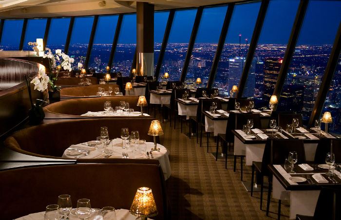Рестораны с панорамным видом: 360 CN Tower (Торонто, Канада)