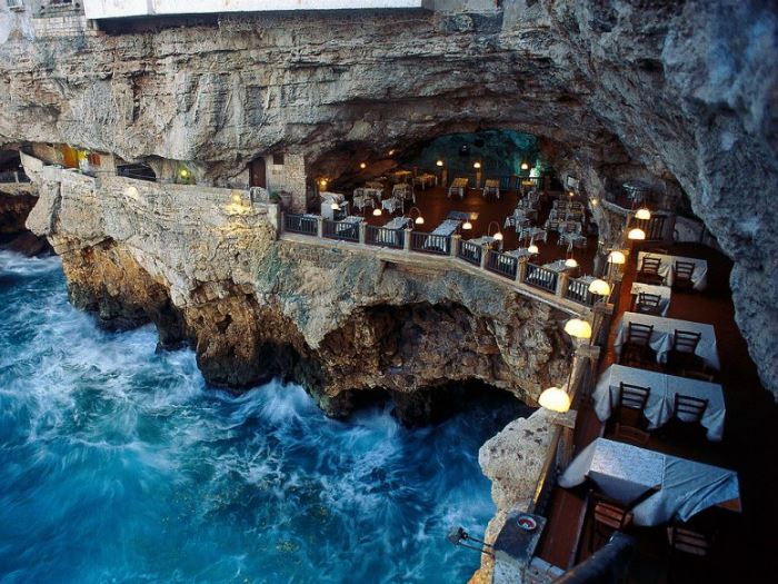 Рестораны с панорамным видом: Grotta Palazzese (Полиньяно А Маре, Италия)