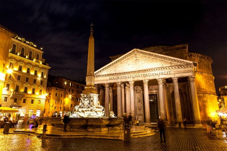 Главные красивые площади Рима: Площадь Ротонды