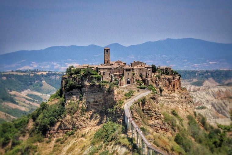 Красивые деревни и маленькие города Италии: Чивита ди Баньореджо