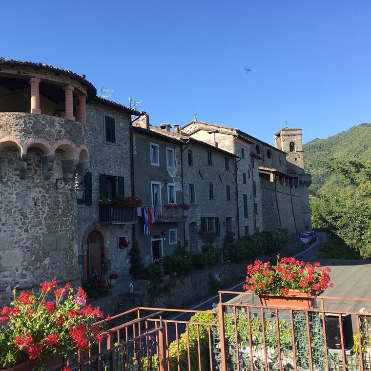 Красивые деревни и маленькие города Италии: Кастильоне ди Гарфаньяна