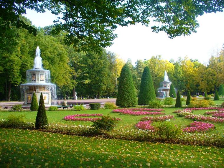 Красивые парки и сады мира - комплекс Петергофа в России