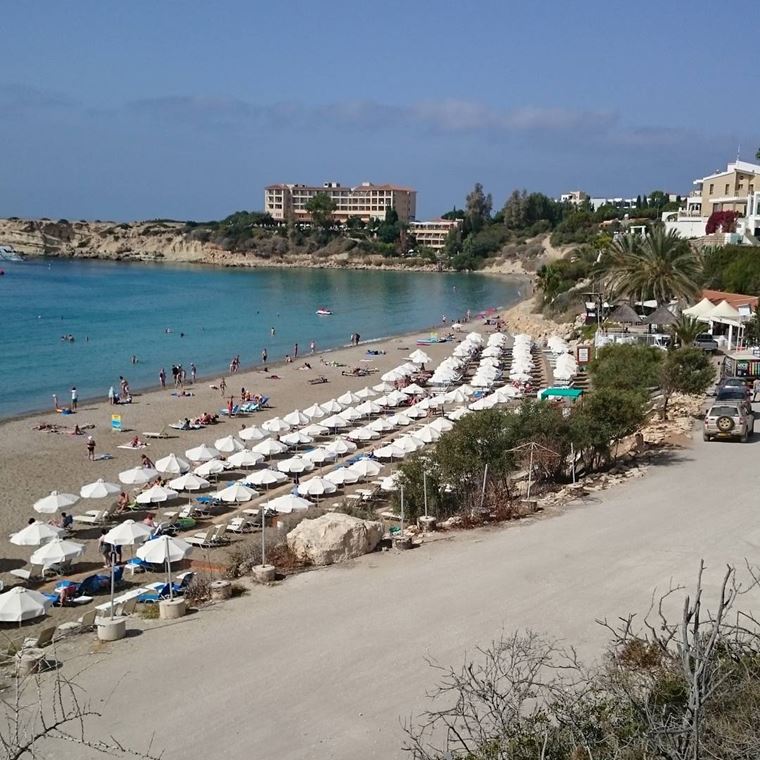 Лучшие пляжи Кипра: Корал Бэй берег моря