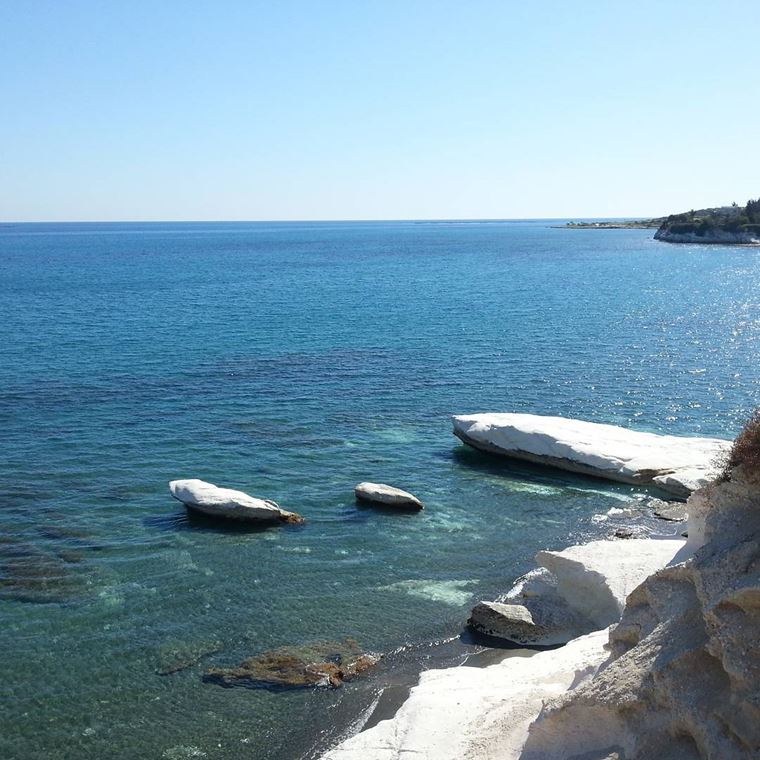 Лучшие пляжи Кипра: каменистый пляж Губернатора