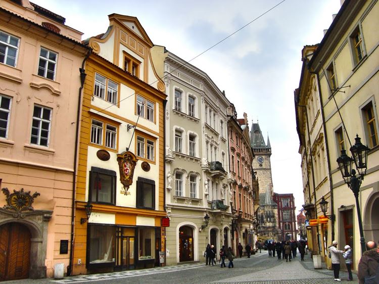 Самые известные и красивые улицы мира - Улица Целетна в Праге (Чехия)