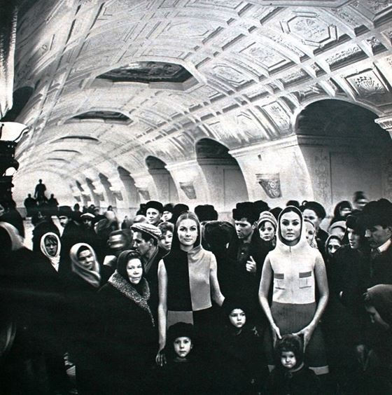 Москва 60-х на фото Пола Хафа для модной коллекции Dutch в журнале Avenue - фото 9