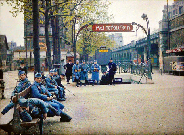 Старый Париж: редкие цветные фото - вход в метро