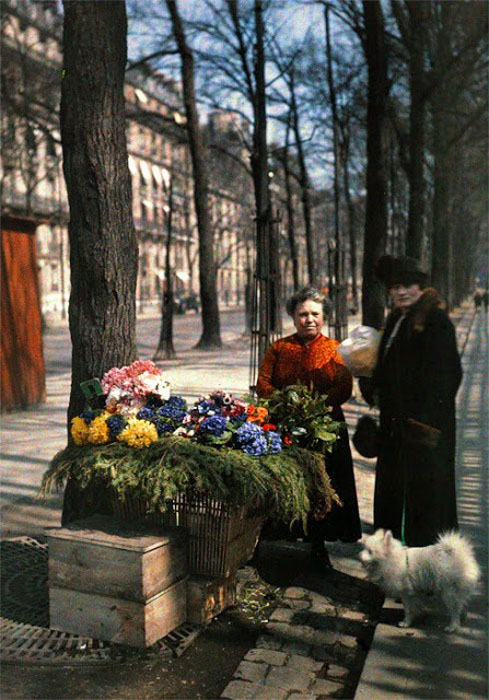 Старый Париж: редкие цветные фото - продавцы цветов 