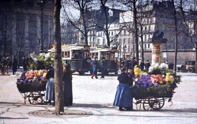 Старый Париж: редкие цветные фото - уличные продавцы цветов