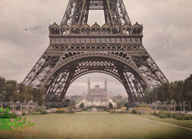 Старый Париж: редкие цветные фото - Марсово поле с Эйфелевой башней