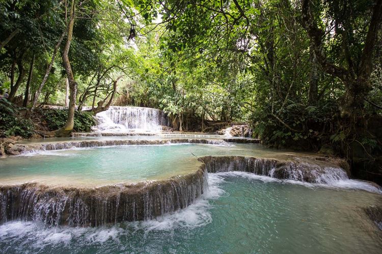 Топ-10 самых красивых природных бассейнов мира - Природный бассейн у водопада Куанг Си в Лаосе