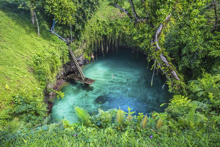 Топ-10 самых красивых природных бассейнов мира - Океанический бассейн To-Sua на острове Уполу (Самоа)
