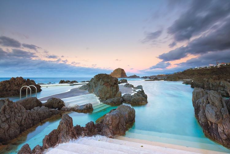 Топ-10 самых красивых природных бассейнов мира - Природный бассейн в Порту-Мониш на Мадейре