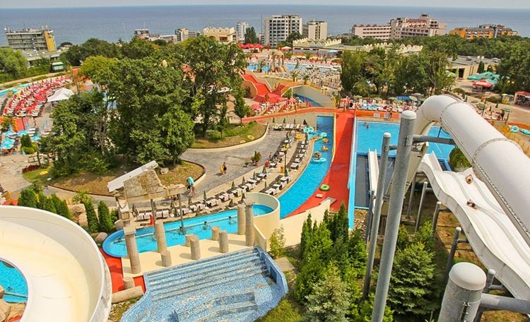 Аквапарки Болгарии: Aquapolis, Варна - территория парка, вид сверху