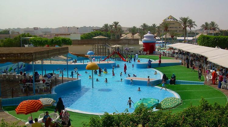 Аквапарки Египта: Crazy Water, Каир - детский бассейн и зеленый газон
