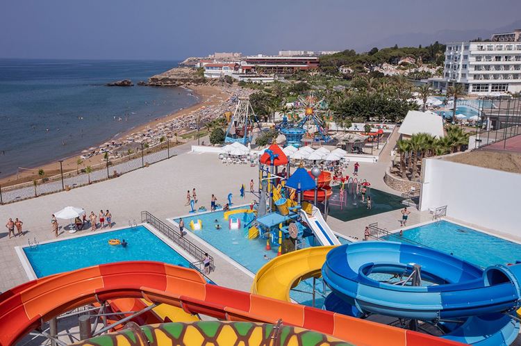 Курортные отели Кипра с аквапарком:  Acapulco Resort Convention SPA Hotel (Кирения) - берег моря с пляжем