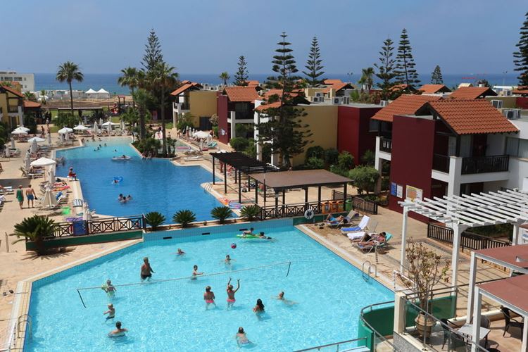 Курортные отели Кипра с аквапарком: Panthea Holiday Village Water Park Resort (Айя-Напа) - детский бассейн