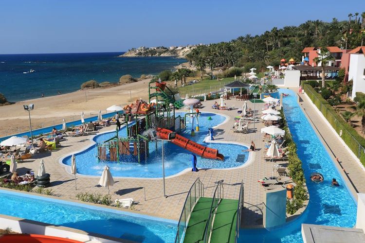 Курортные отели Кипра с аквапарком: Aqua Sol Water Park Resort (Пафос, Корал Бэй) - берег моря с песчаным пляжем