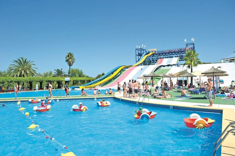 Отель Испании с аквапарком Club Mac Alcudia & Waterpark (Пуэрто-де-Алькудиа, Майорка)