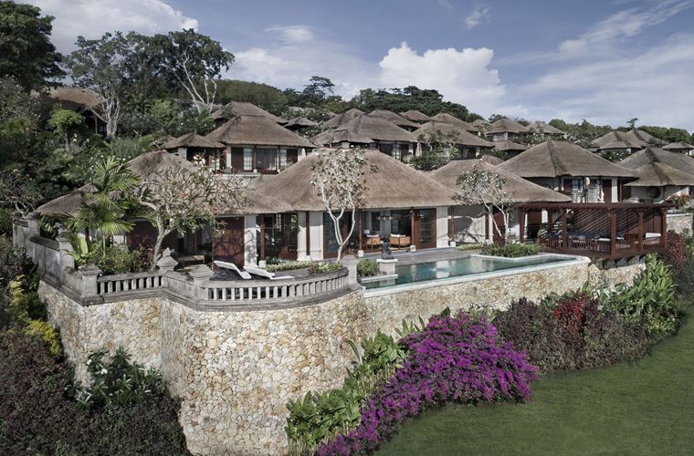 Four Seasons Resort Bali at Jimbaran Bay - королевская вилла с бассейном