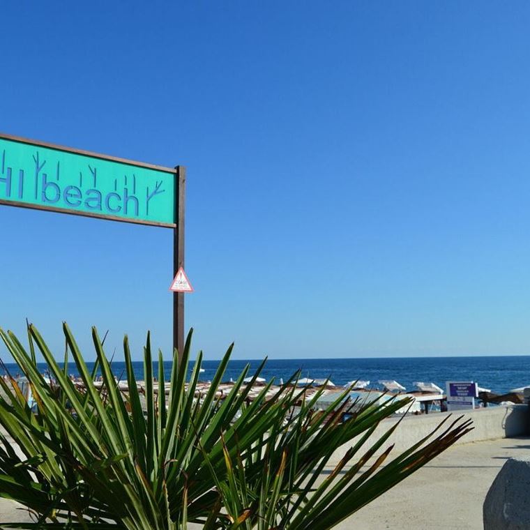 Адлер: фото города и пляжей - Галечный пляж Hi Beach