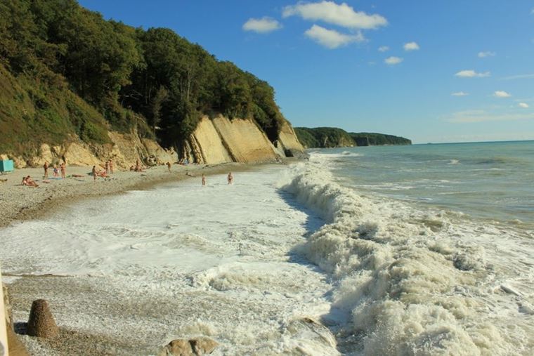 Туапсе: фото города и пляжа -  галечный пляж Агой с волнами