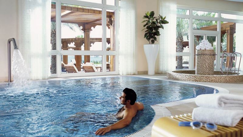 Four Seasons Hotel Doha - спа-центр с бассейном 