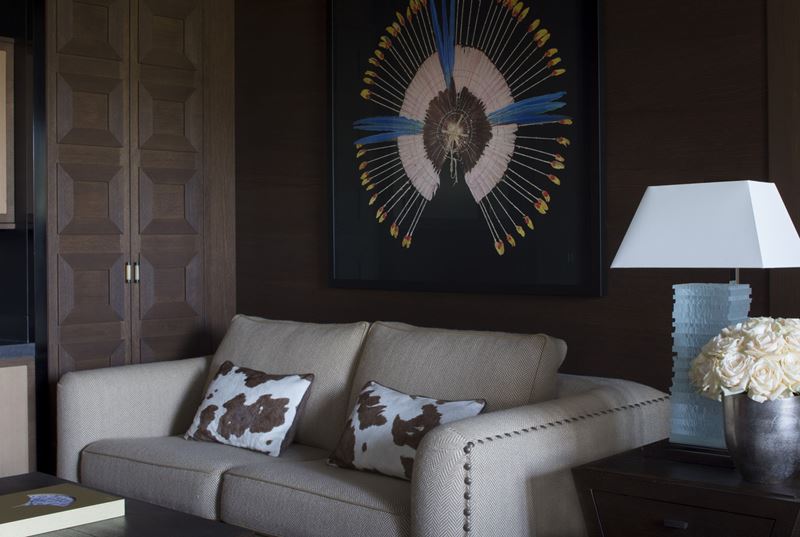 Four Seasons Hotel Megeve - дизайн интерьера номера с диваном
