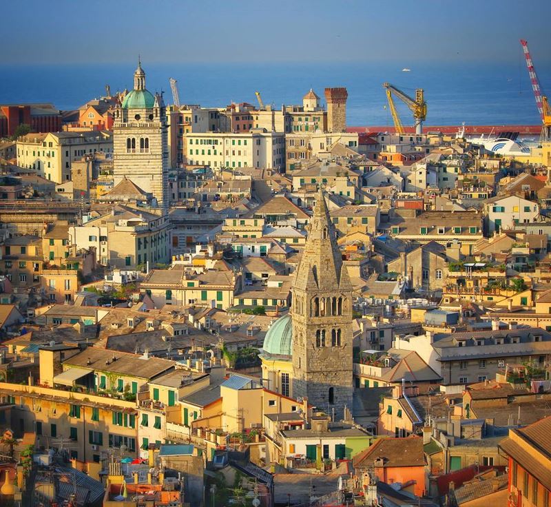 Города северной Италии: крыши Генуи  (регион Лигурия)
