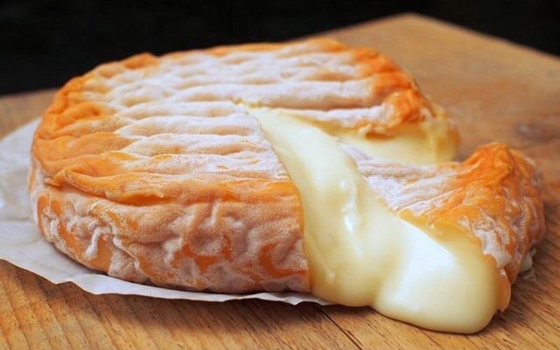 Сорта французского сыра - Эпуас, мягкий сливочный, с полужидкой консистенцией