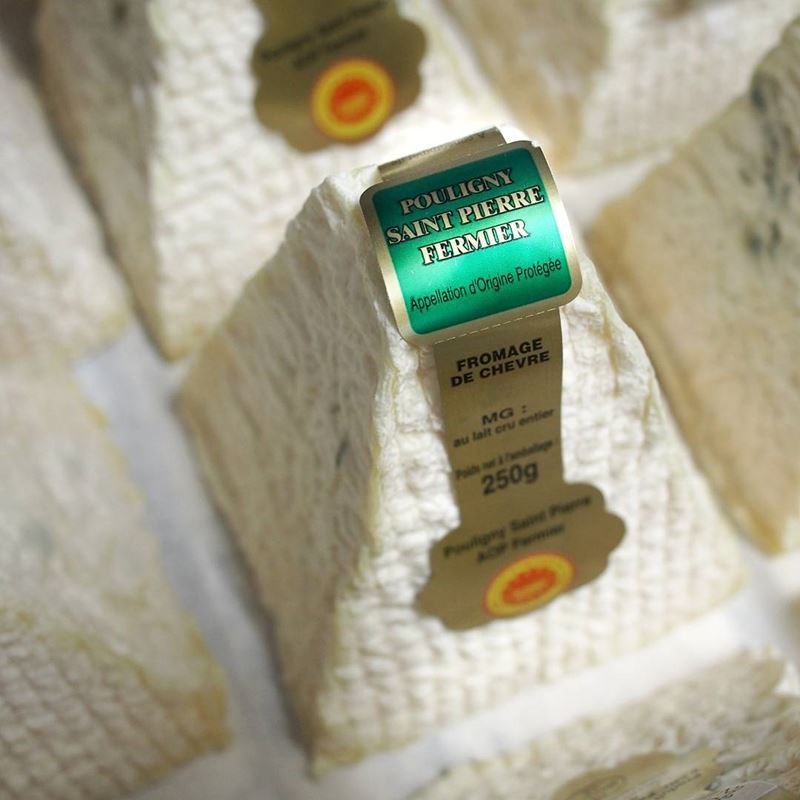 Сорта французского сыра - Пулиньи-Сен-Пьер, козий в форме пирамиды