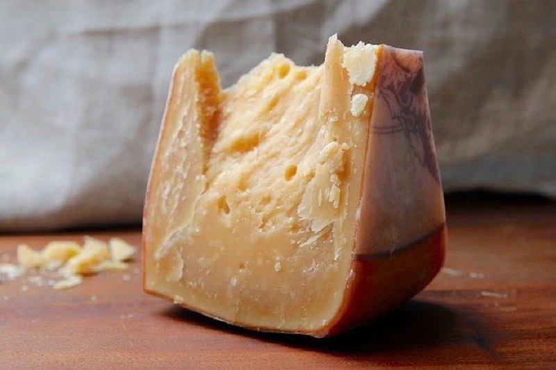 Сорта голландского сыра - Роомано - твердый, темно-желтый