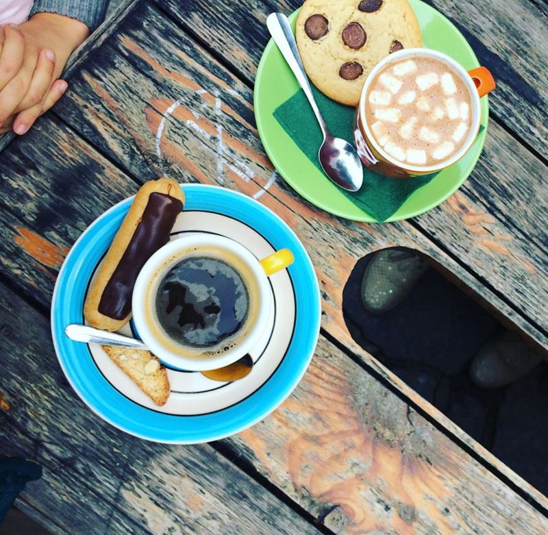 Кофейни Санкт-Петербурга: «Больше Кофе!» - чашка эспрессо и какао с маршмеллоу и пирожными