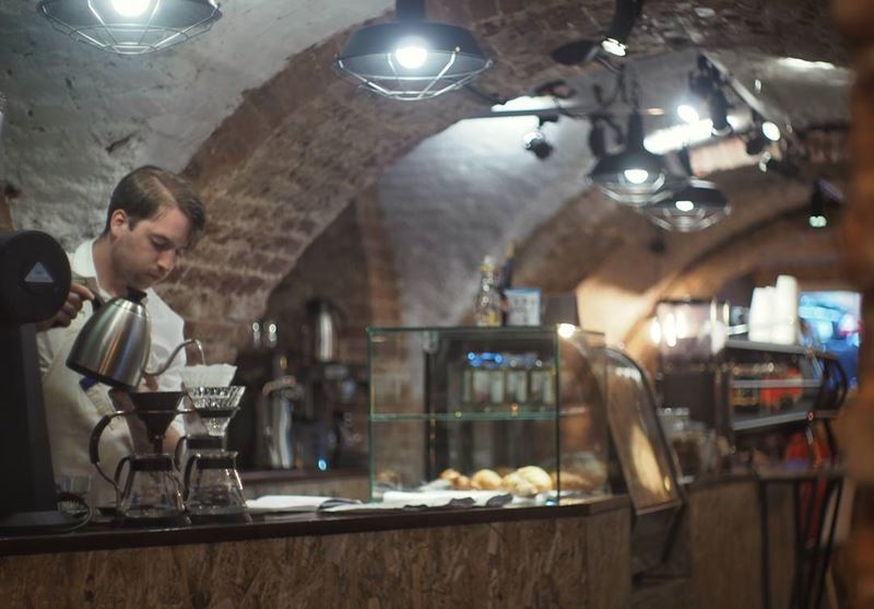 Кофейни Санкт-Петербурга: «Espresso Bike» - бариста в кирпичном интерьере