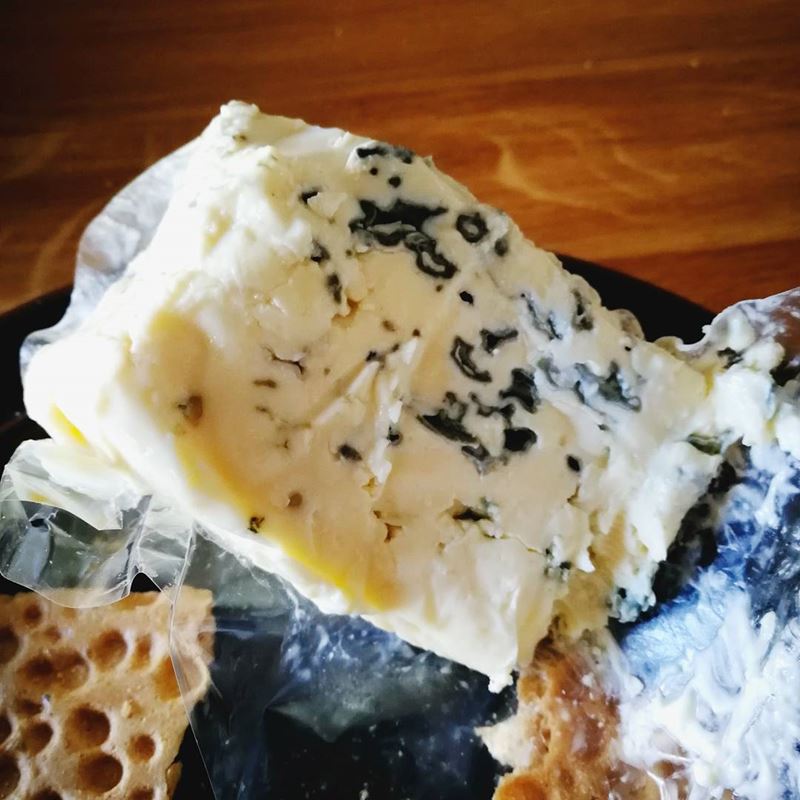Сорта немецкого сыра - Эдельпильц (Edelpilzkäse) - мягкий с голубой плесенью