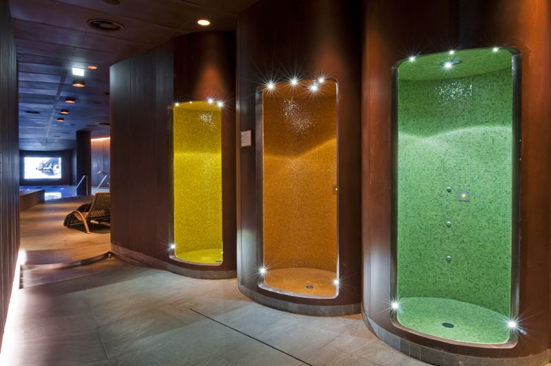 Курорт CastaDiva Resort & Spa - эмоциональный душ с хромотерапией