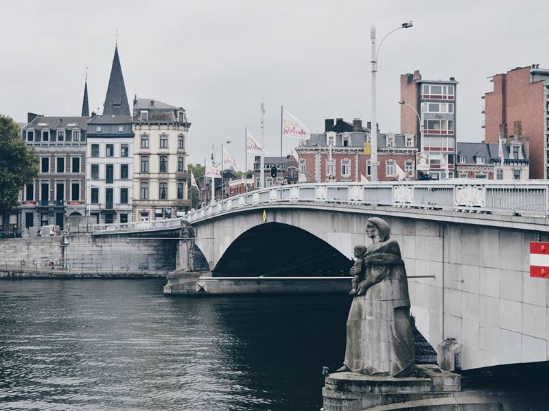 Красивые города Бельгии: вид на мост в Льеже