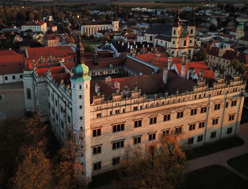 Красивые города Чехии: вид сверху на замок Литомишль