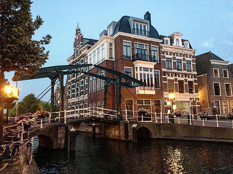 Красивые города Нидерландов: Лейден на закате 