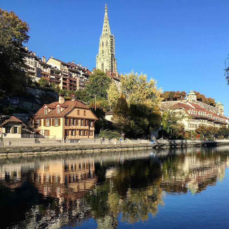 Красивые города Швейцарии: столица Берн в солнечный день