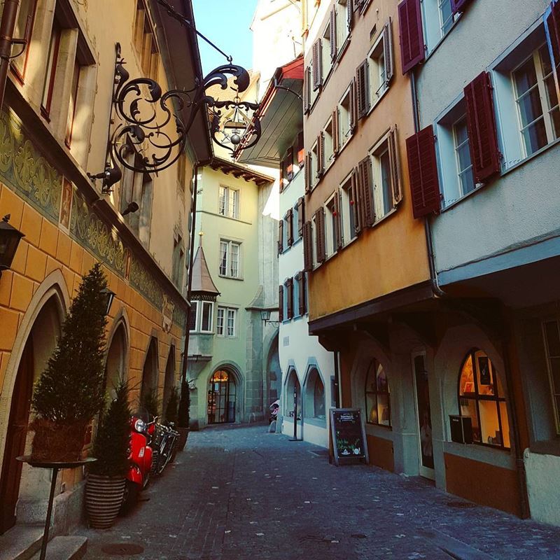 Красивые города Швейцарии: архитектура улиц Цуга