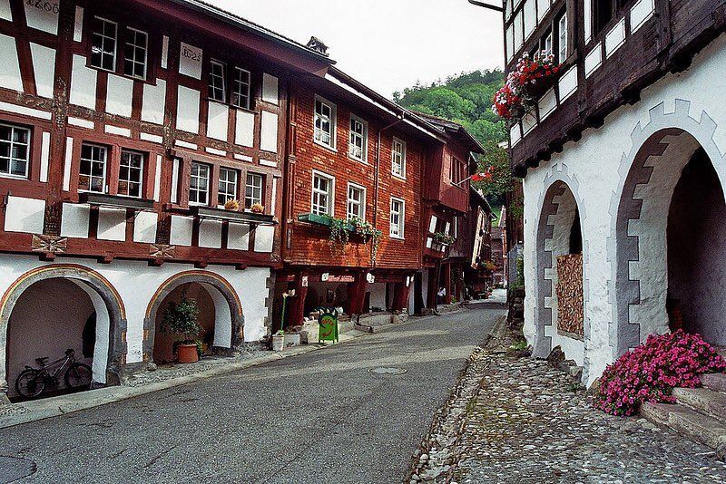Красивые города Швейцарии: красивая улица Санкт-Галлена 